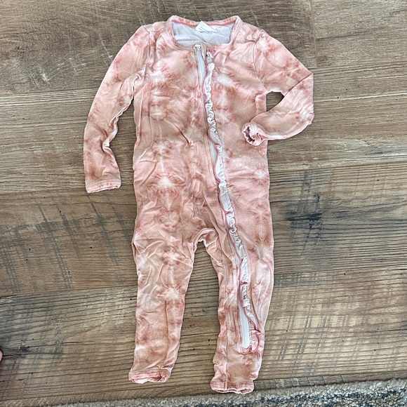 Cozy Peach Tie-Dye Kids Footie - Picture 1 of 3